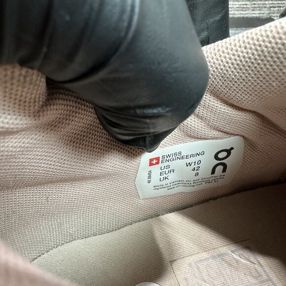 On Cloud Shoes White Leather On The Roger Advantage Low 48.99454 Womens 10 - Picture 10 of 15